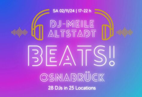 auf dunkelrosa-lilanem Hintergrund steht von oben nach unten: Samstag 2.11.24, 17-22 Uhr, DJ-Meile Altstadt. BEATS! Osnabrück, 28 DJs in 25 Locations. Walk your way! Bummeln, Beats, Begeisterung! Eintritt frei. Im oberen Teil sind orange Kopfhörer mit Musikwellen zu sehen. Unten links steht das Logo: Wir sind Altstadt Osnabrück. www.altstadt-osnabrueck.de